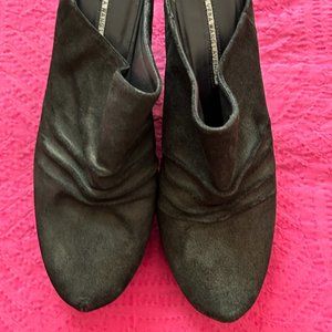 VERA WANG LAVENDER LABEL HIDDEN PLATFORM SUEDE CLOGS